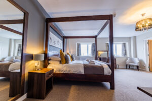 Deluxe Four Poster Room