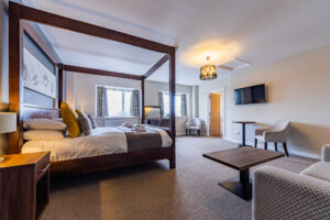 Deluxe Four Poster Room