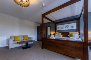 Deluxe Four Poster Room